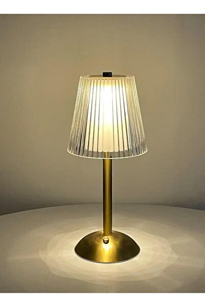 Bin shihoon Modern design vertical LED lamp with a golden base
