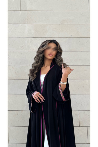 TREADY عباية سوداء بخطوط أرجوانية وتطريز