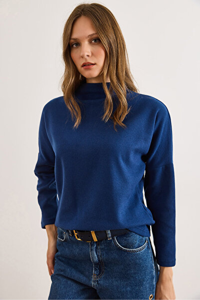 Olalook Жіноча блузка Saks синього кольору з високим коміром та шнурком BLZ-19003137