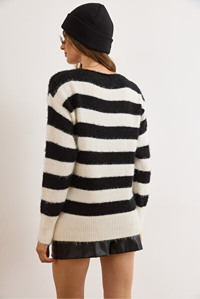Olalook Kadın Siyah Ekru V Yaka Çizgili Sakal Triko Kazak KZK-19001041
