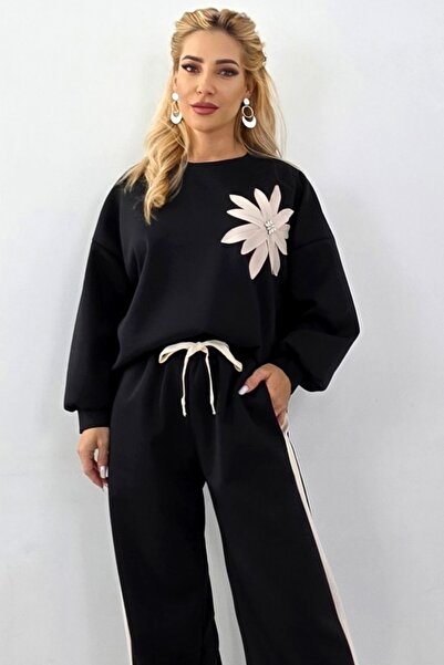 FashionForYou KEORA day outfit, blouse with floral detail and loose pants, Bl...