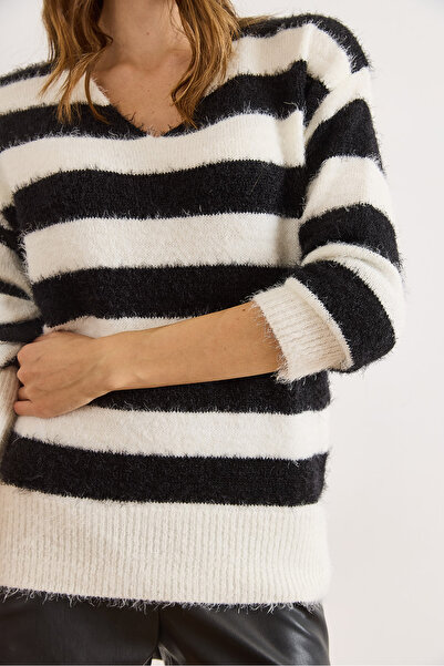 Olalook Kadın Siyah Ekru V Yaka Çizgili Sakal Triko Kazak KZK-19001041