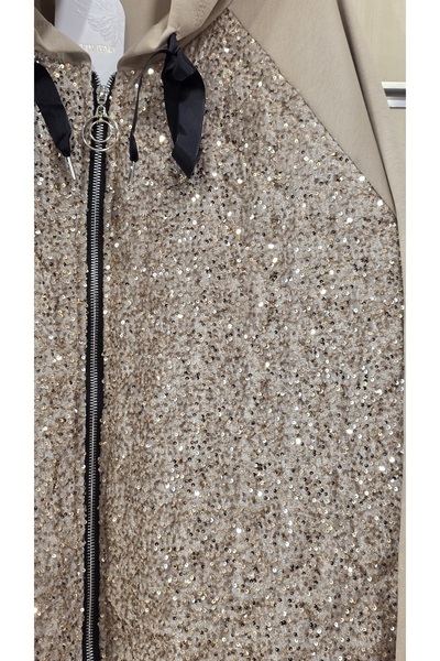 Park Moda Jacket with Sequin Embroidery on the Front and Hood