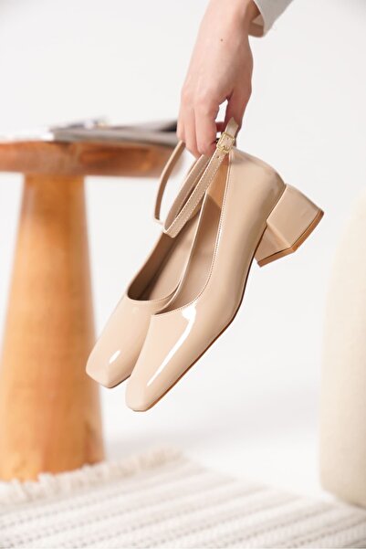 Celinora Arilla Beige Patent Leather Women's Heeled Shoes