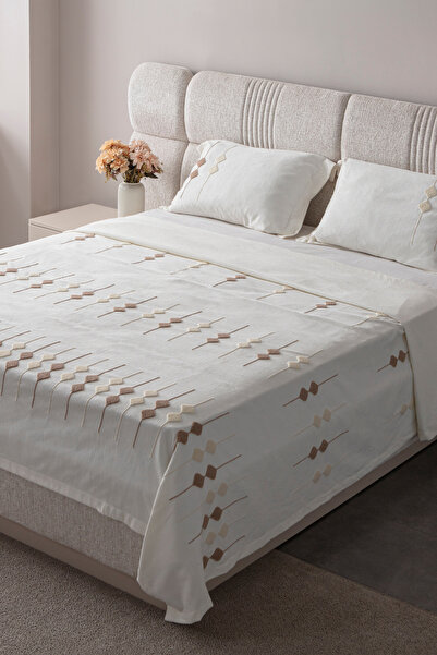 BUGİ HOME COLLECTİON Zen Baklava Desen Çift Kişilik Nakışlı Yatak Örtüsü Seti Şönil Kumaş Punch Nakışlı 240x260cm