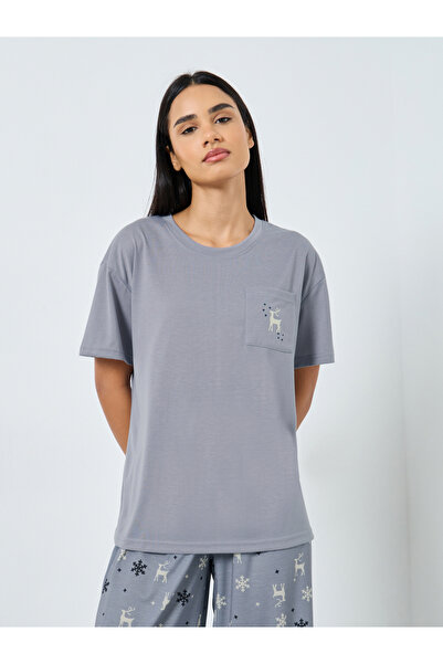 Styli Reindeer Pocket T-Shirt and Ruffle Hem Pyjama Set