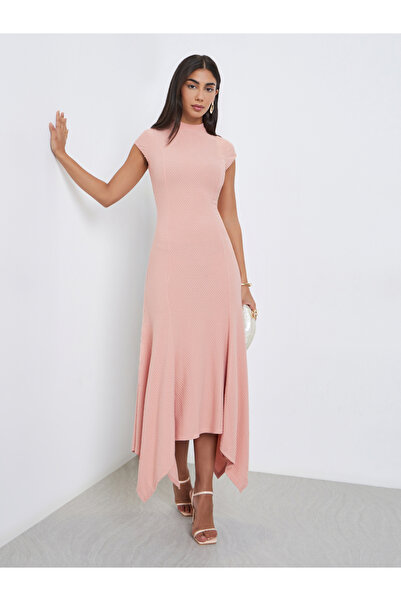 Styli فستان ماكسي وردي بأكمام قصيرة وحافة غير متماثلة