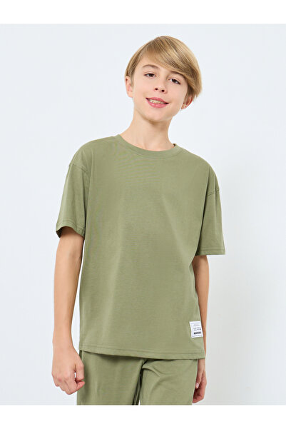 Styli Teens Green T-Shirt and Badge Detail Joggers Set