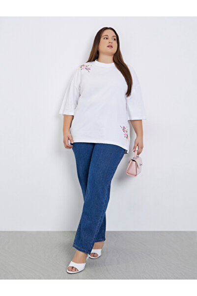 Styli Plus Size Oversized T-Shirt with Floral Embroidery
