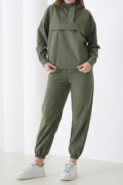 VAGGON Women's Khaki Mock Neck Kangaroo Pocket Sweatshirt and Elasticated Leg Trousers Velvet Set Vs01443