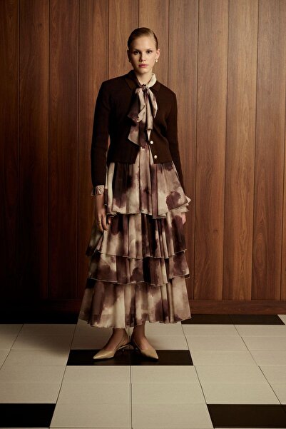 TERZİ DÜKKANI STAN DESENLİ KAT KAT ELBİSE KAHVE