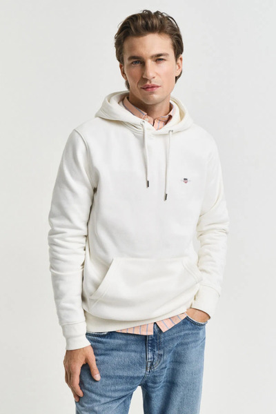 Gant سويت شيرت رجالي كريمي اللون بقصة عادية بغطاء رأس