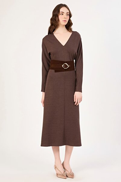 FEVER V yakalı süet kemerli midi elbise