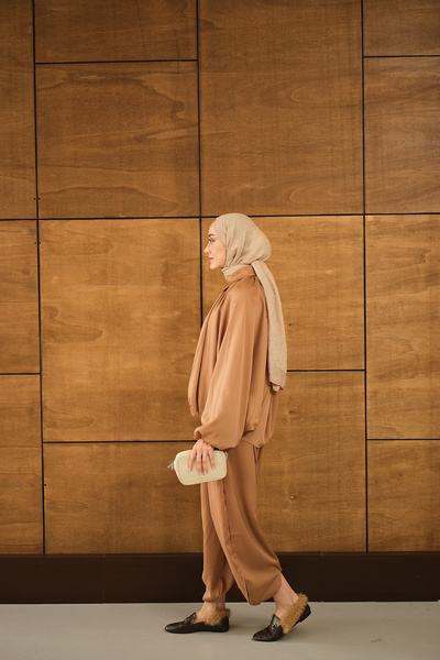 LOCCO Women's Hidden Zipper Detail Suit Camel