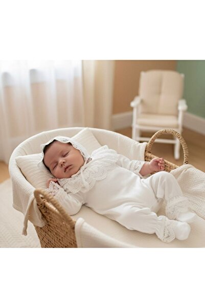 P&H BABYWEAR طقم أطفال مزين بالدانتيل من ملكة صغيرة