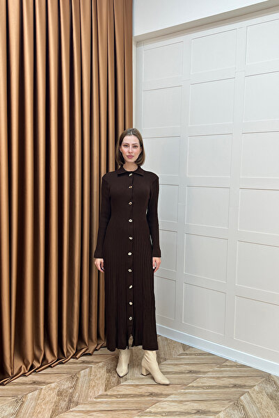 Stilife Πλεκτό φόρεμα με κουμπιά Endam καφέ