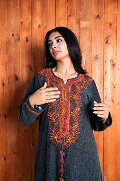 AFandina A jalabiya that combines luxury and true warmth, made of natural wool A-00400