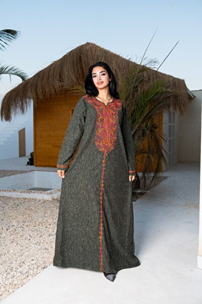 AFandina A jalabiya that combines luxury and true warmth, made of natural wool A-00400