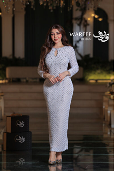 WAREEF FASHION Luxurious white evening dress embroidered with pearls and crystals, long sleeves and a slim fit