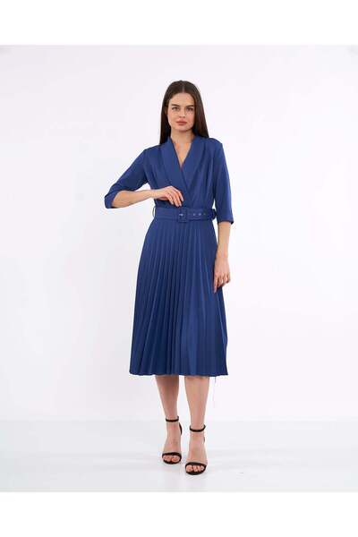 Swass Rochie cu mâneci trei sferturi decolteu petrecut în V