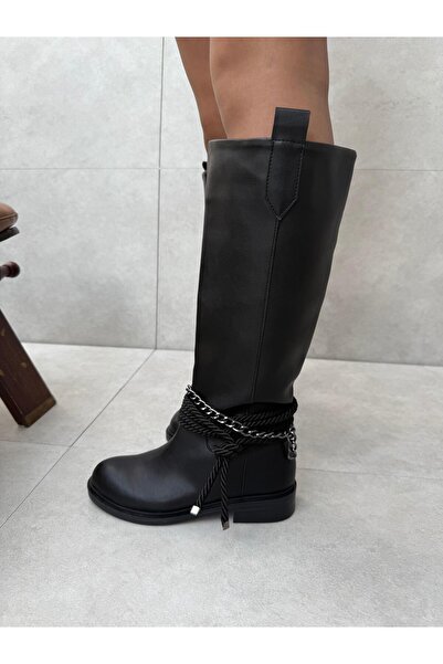 Elvinin Tarzı Miley Siyah Deri Aksesuar Detaylı Çizme