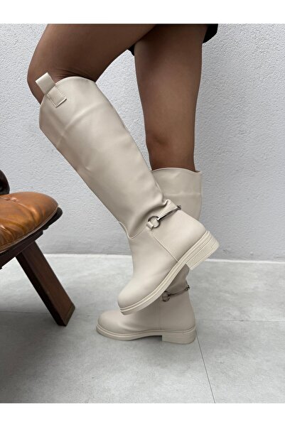 Elvinin Tarzı حذاء نستا من الجلد البيج مع تفاصيل إكسسوارات