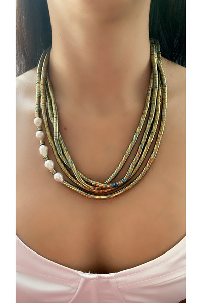 Takkı by Handan Hematit taşı ve barok inci tasarım kolye.