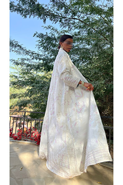 TREADY MW1384 - White linen abaya with baby pink embroidery, quarter-cloche