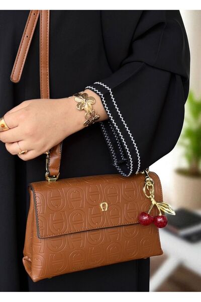 bag Shoulder bag with accessories