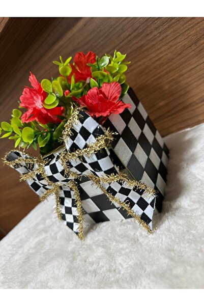 Marrone Concrete Checkered Vase Set of Two with Carnations and Red Flowers New Year's Gift New Year's Decor