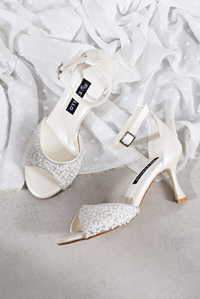 es exello Velluto Goblet Heeled Pearl Detailed Bridal Shoes