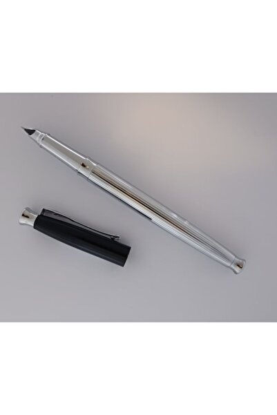 Ecada Stilou metalic Ecada, culoare corp negru cu ornamente aurii, penita asc...