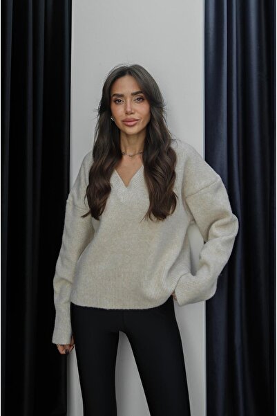 Havoş Açık Bej V Yaka Yumuşak Dokulu Kazak