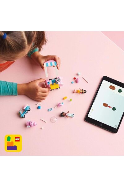 LEGO Friends Candyfloss Stand and Scooter Set (42643)