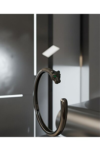 Lucas İstanbul سوار النمر ذو العين الزمردية