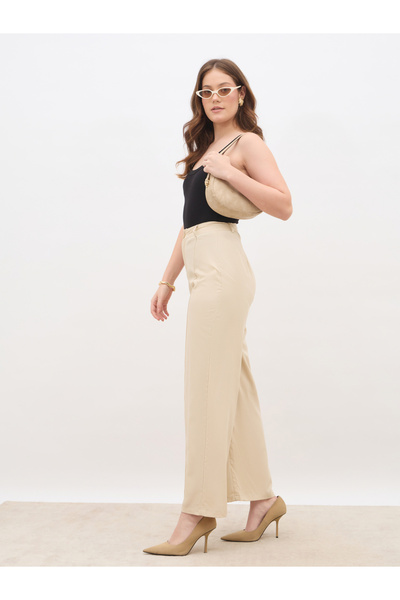 Styli Solid Tailored Wide Leg Pants with Pintuck Detail