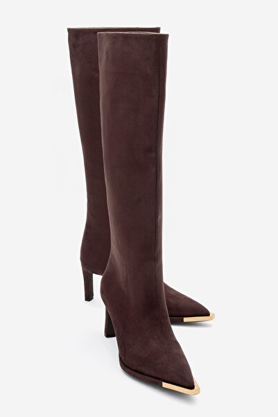 LuviShoes Γυναικείες μπότες με τακούνι LEXA καφέ σουέντ με χρυσή λεπτομέρεια με μυτερή μύτη