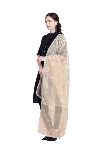 iza دوباتا مطرزة بخيوط قطنية بلون بيج جذاب