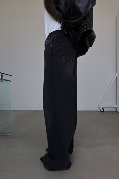 Özge Özgenç Buy Asymmetrical Buttoned Wideleg Jeans