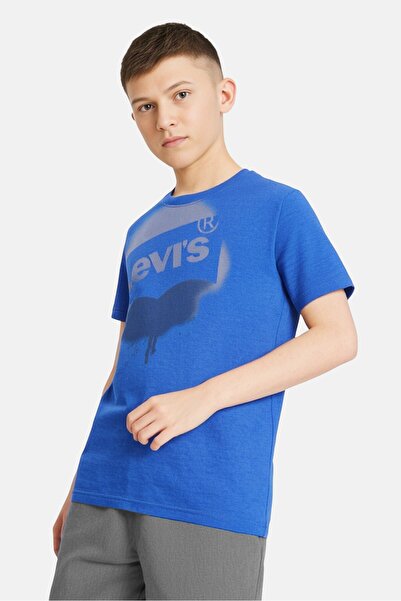 Levi's تي شيرت بأكمام قصيرة وشعار العلامة التجارية للأولاد من كيدز بوي، باللون الأزرق