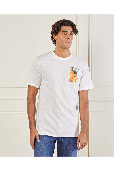 REDTAG تي شيرت رجالي أبيض أساسي برسومات جرافيكية