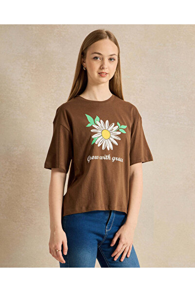 REDTAG تي شيرت بني مطبوع للفتيات الكبيرات