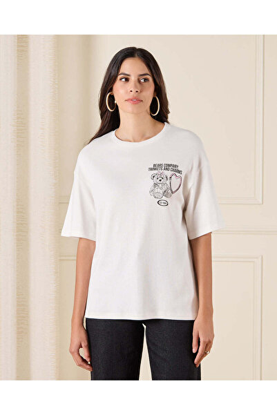 REDTAG تي شيرت نسائي أبيض مطبوع كبير الحجم