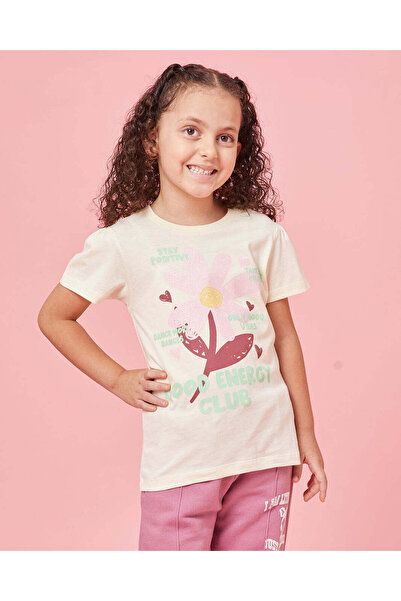 REDTAG تي شيرت أصفر مطبوع عليه صورة للبنات