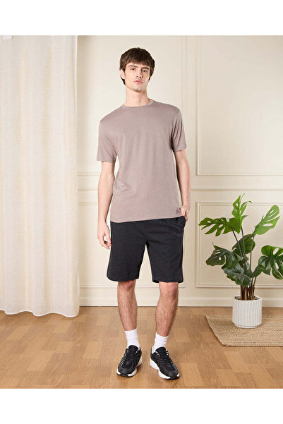 REDTAG Men Grey Solid T-Shirt