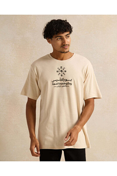 REDTAG تي شيرت رجالي بيج بمناسبة يوم تأسيس المملكة العربية السعودية