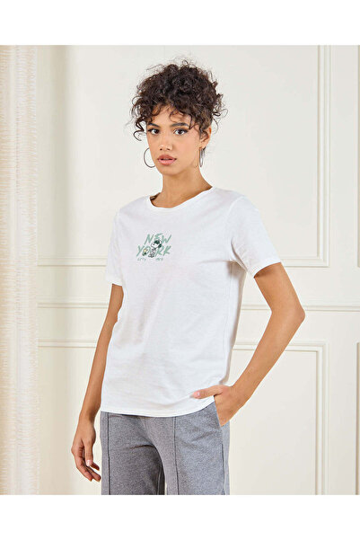 REDTAG تي شيرت نسائي أبيض مطبوع صورة الفول السوداني