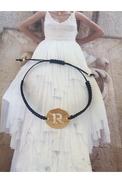 ACCESSORIES WORLD سوار قابل للتعديل بحبل أسود ذهبي اللون - حرف R