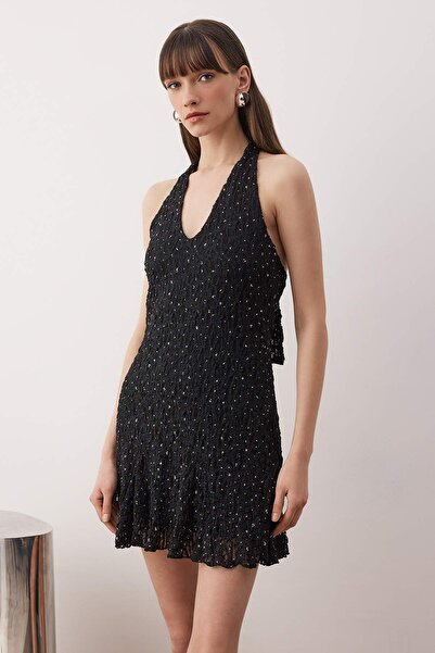 Trendyol Collection Μαύρο ίσιο φόρεμα με λαιμόκοψη με πέτρα με τύπωμα δαντέλα κοντό / μίνι φόρεμα με επένδυση TPRAW26EL00095