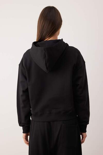 Trendyol Collection Black Premium Oversize/Wide Fit Thick Fleece Lined Knitted Sweatshirt Twoaw26Sw00209